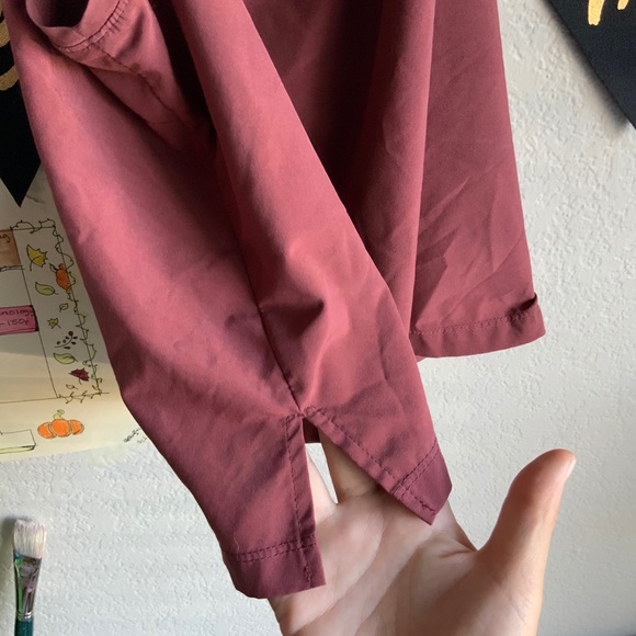 Old Navy Active High Neck Tank Go-Dry Size L - Picture 5 of 5